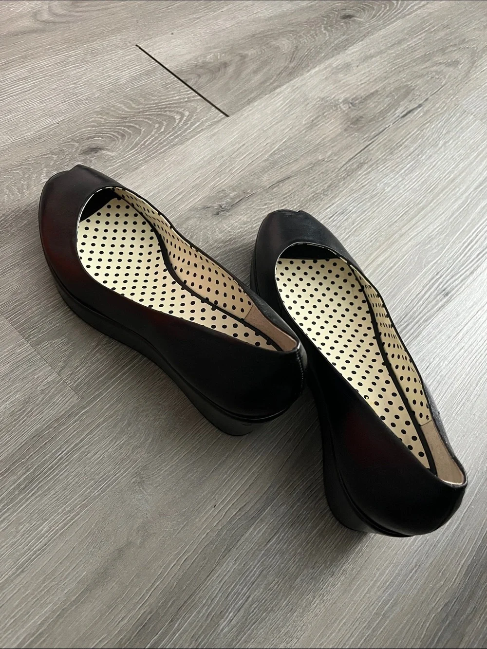 BCBGirls Women’s Black Peep-Toe Size 10B Wedge Heels with Polka-Dot Insole